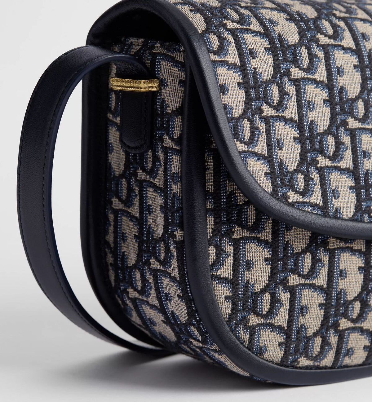 Women's Medium Médaillon Flap Bag