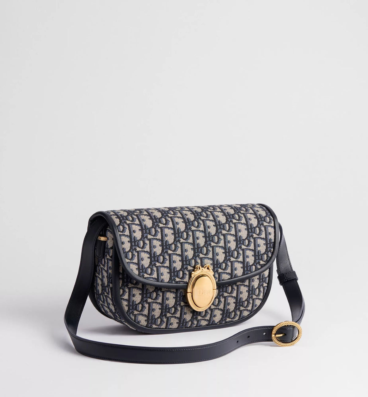 Women's Medium Médaillon Flap Bag
