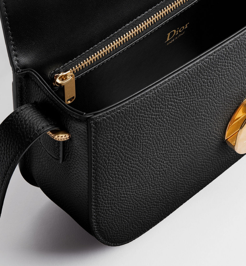 Medium Médaillon Flap Luxury Handbag With Grained Calfskin And Signature Clasp For Women